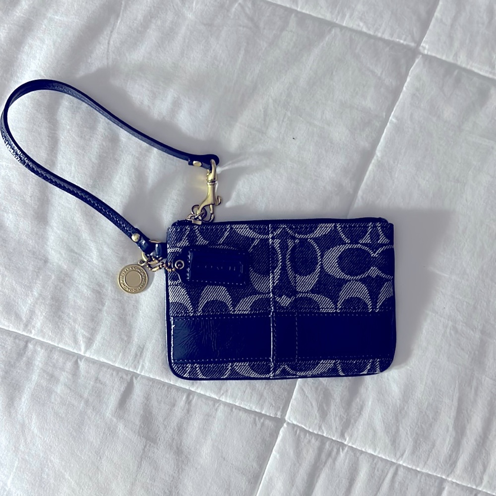 Coach Corner, zip wristlet